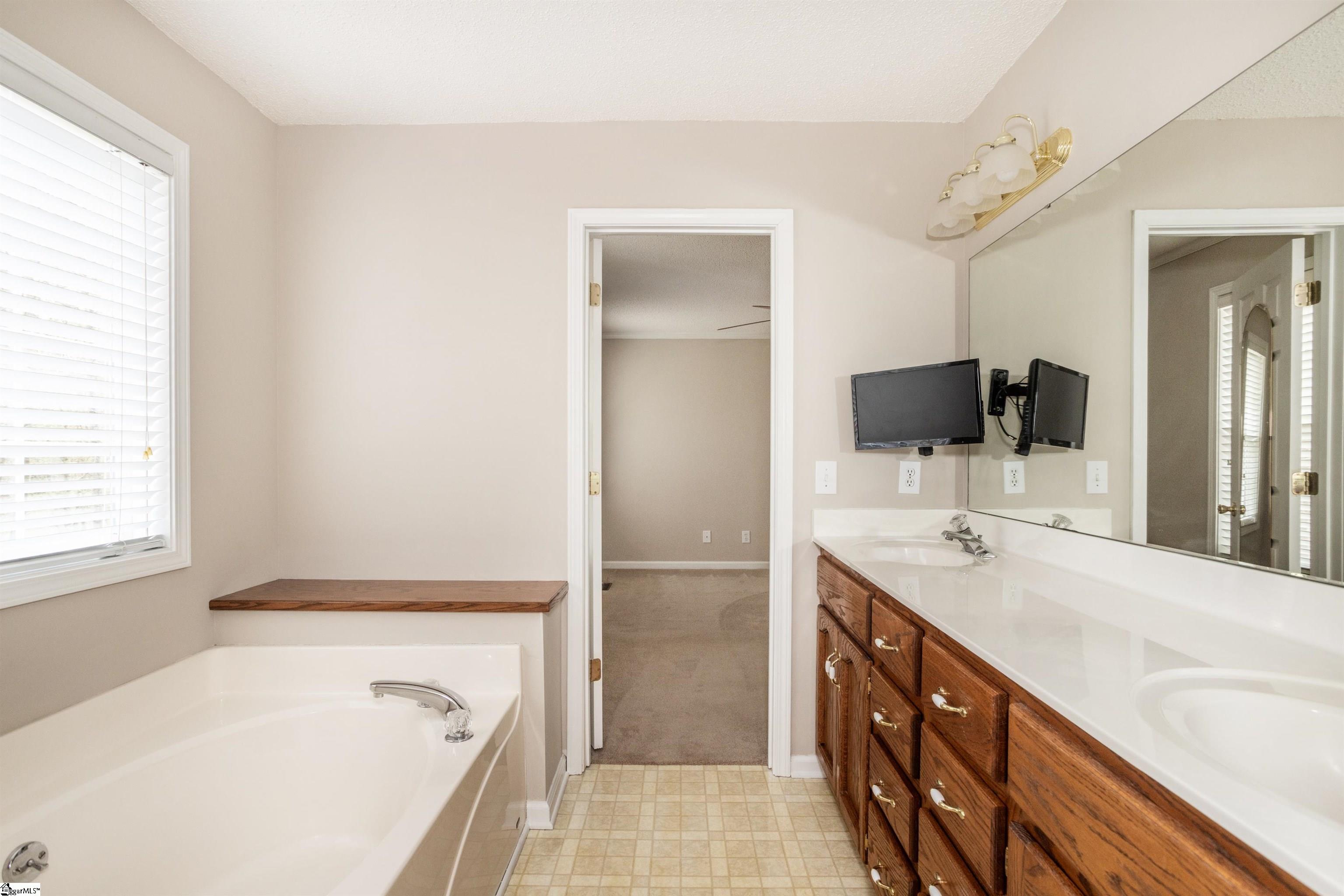 Greer, South Carolina 29651, United States, 3 Bedrooms Bedrooms, ,2 BathroomsBathrooms,Residential,Contingent,102918