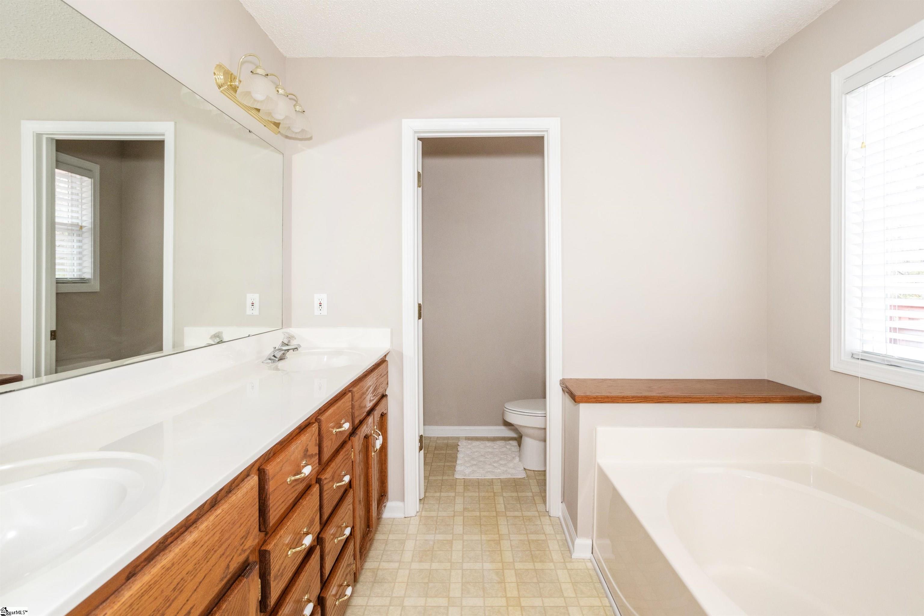 Greer, South Carolina 29651, United States, 3 Bedrooms Bedrooms, ,2 BathroomsBathrooms,Residential,Contingent,102918