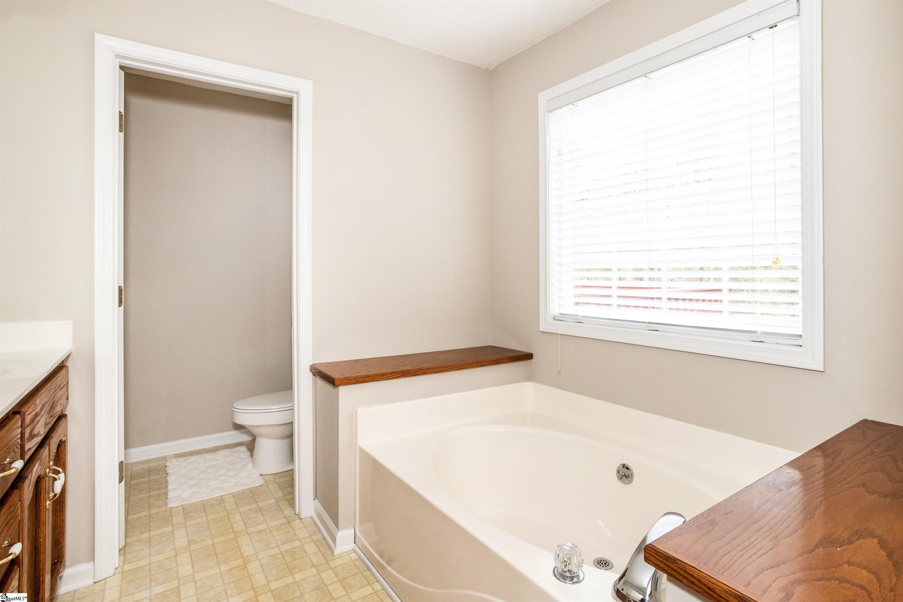 Greer, South Carolina 29651, United States, 3 Bedrooms Bedrooms, ,2 BathroomsBathrooms,Residential,Contingent,102918