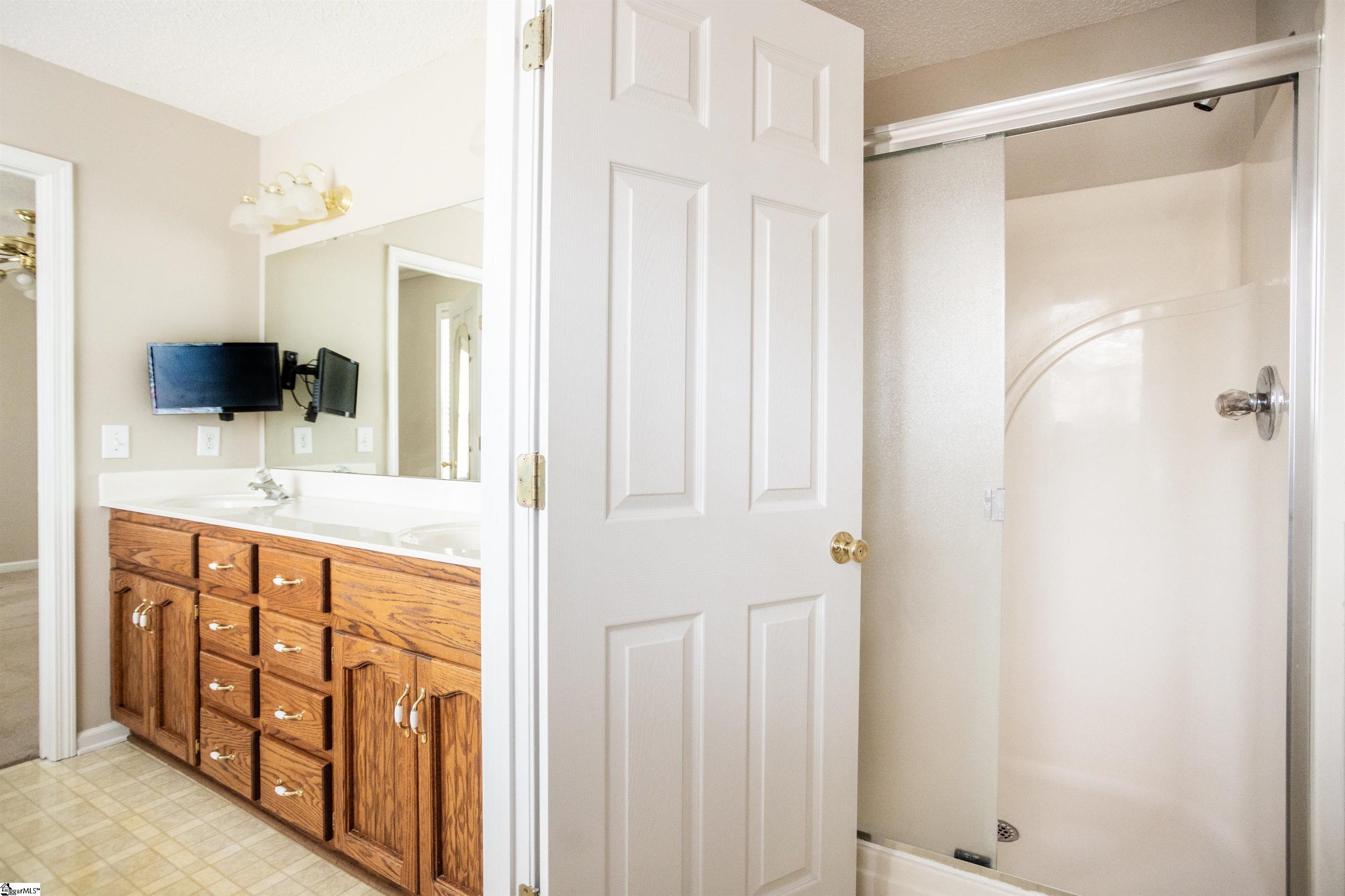 Greer, South Carolina 29651, United States, 3 Bedrooms Bedrooms, ,2 BathroomsBathrooms,Residential,Contingent,102918