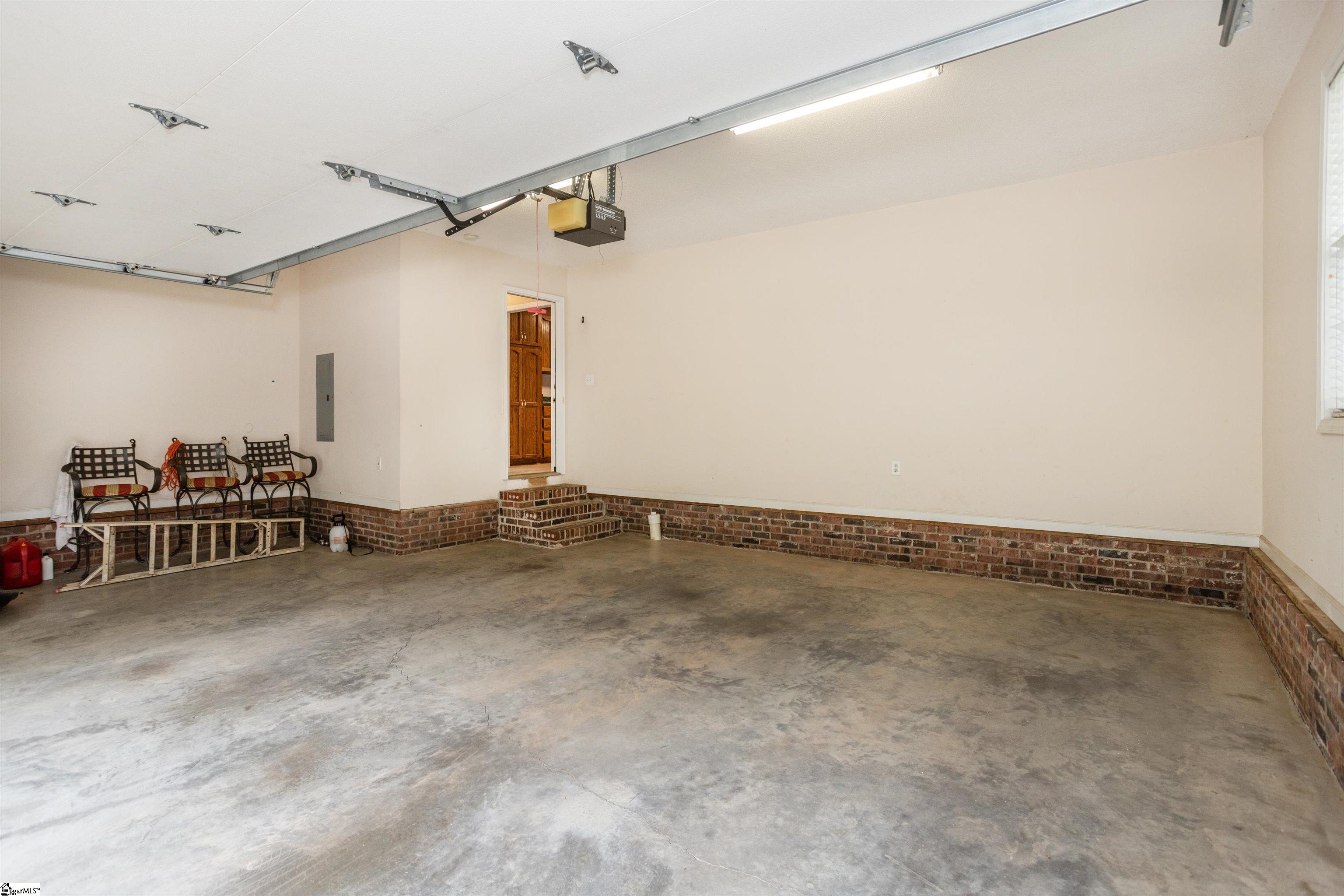 Greer, South Carolina 29651, United States, 3 Bedrooms Bedrooms, ,2 BathroomsBathrooms,Residential,Contingent,102918