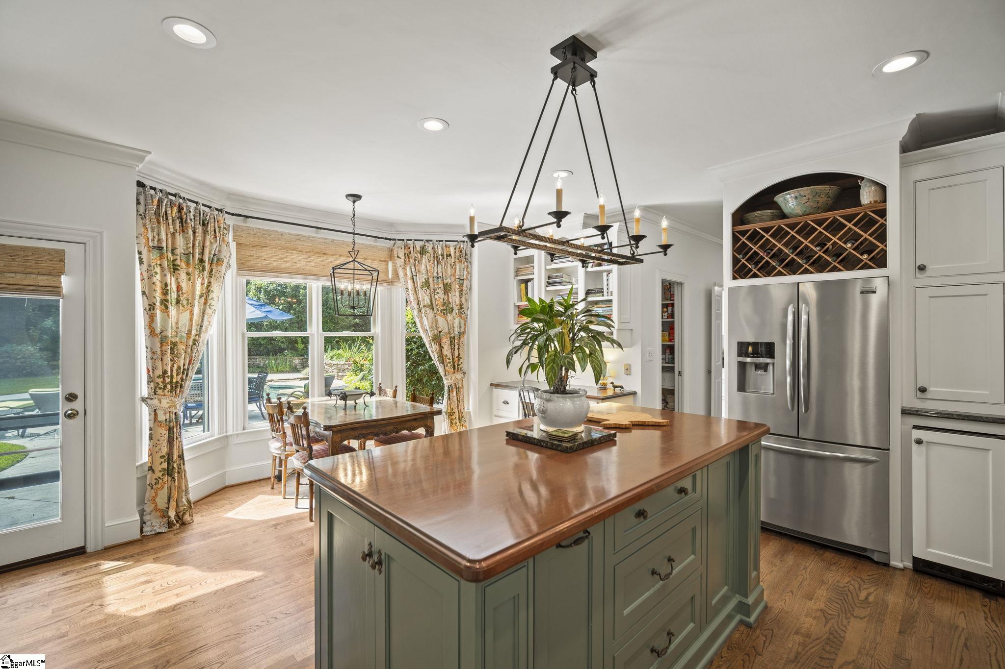 Greenville, South Carolina 29615, United States, 4 Bedrooms Bedrooms, ,5 BathroomsBathrooms,Residential,Contingent,78093