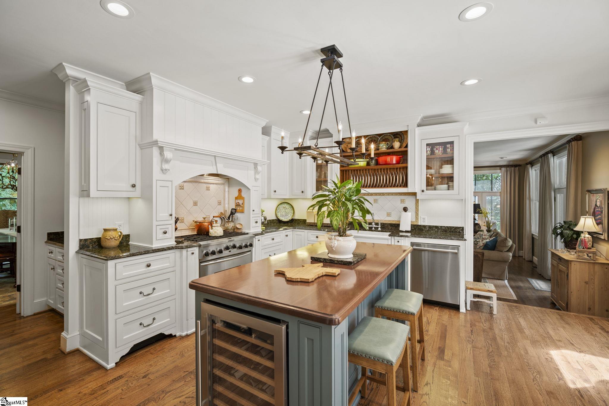 Greenville, South Carolina 29615, United States, 4 Bedrooms Bedrooms, ,5 BathroomsBathrooms,Residential,Contingent,78093