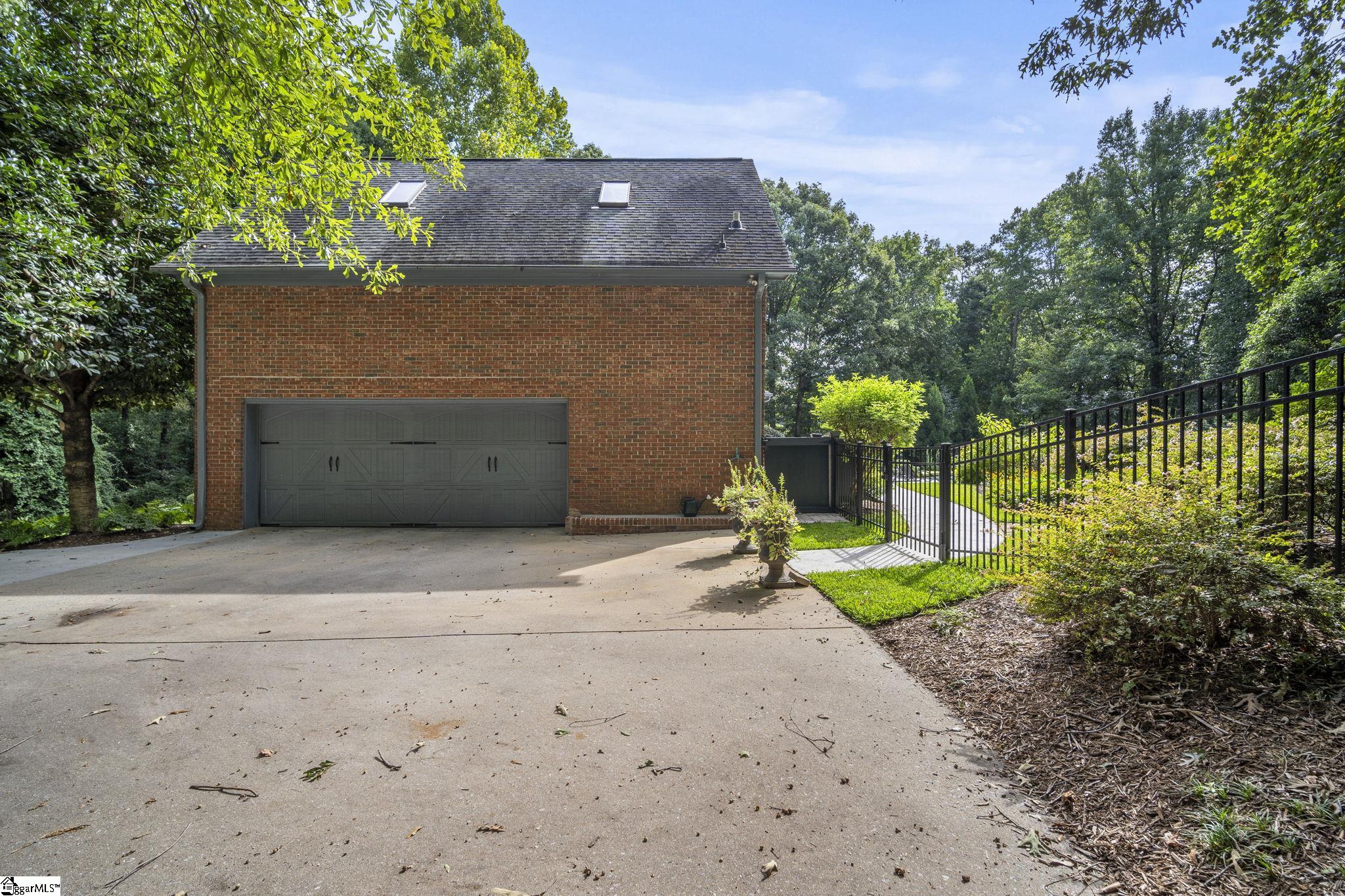 Greenville, South Carolina 29615, United States, 4 Bedrooms Bedrooms, ,5 BathroomsBathrooms,Residential,Contingent,78093