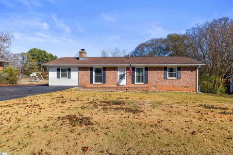 Photo of 103 Woodleigh Drive, Taylors, SC 29687 (MLS # 1576429)
