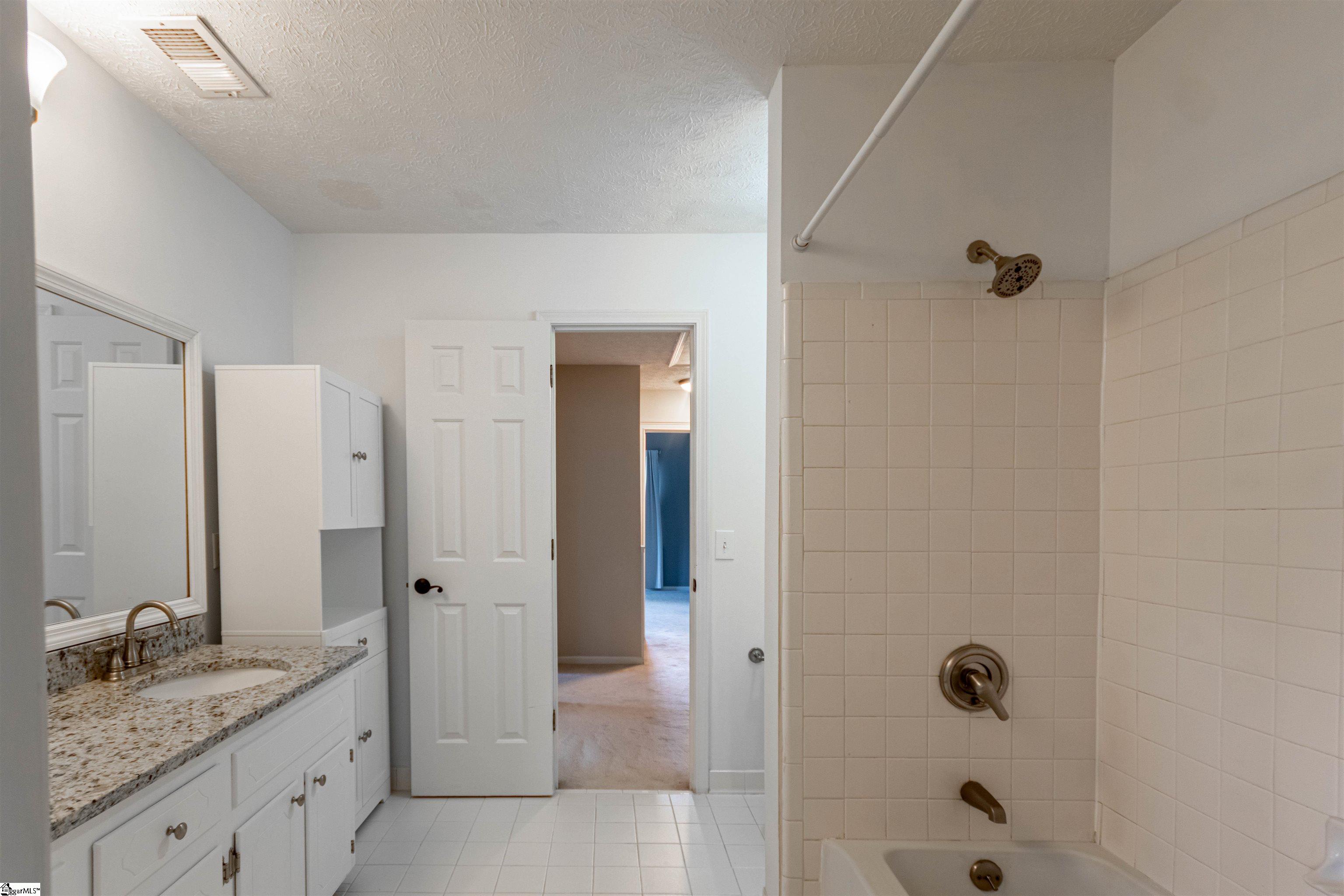 Greer, South Carolina 29650, United States, 4 Bedrooms Bedrooms, ,3 BathroomsBathrooms,Residential,Contingent,200607