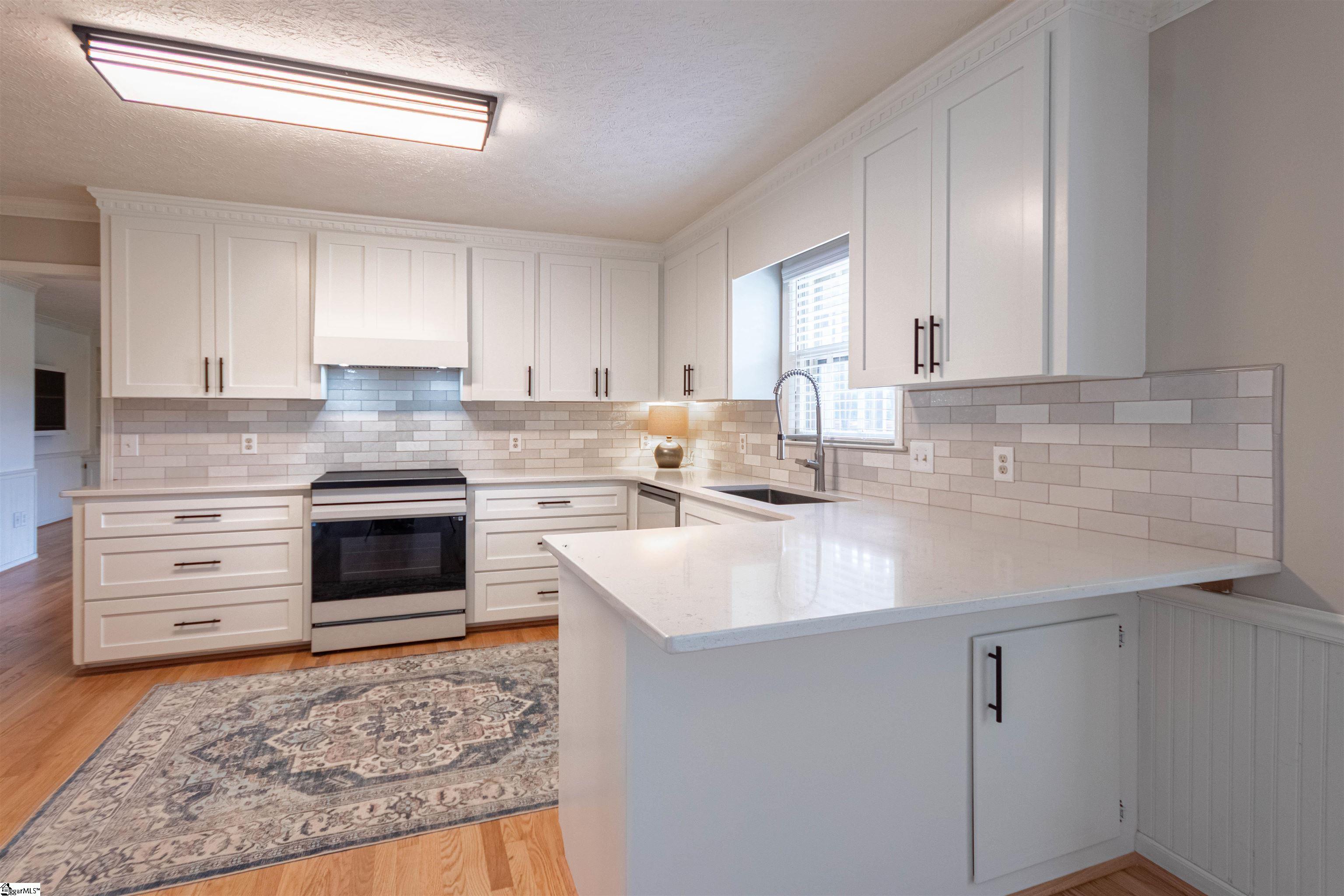 Greer, South Carolina 29650, United States, 4 Bedrooms Bedrooms, ,3 BathroomsBathrooms,Residential,Contingent,200607