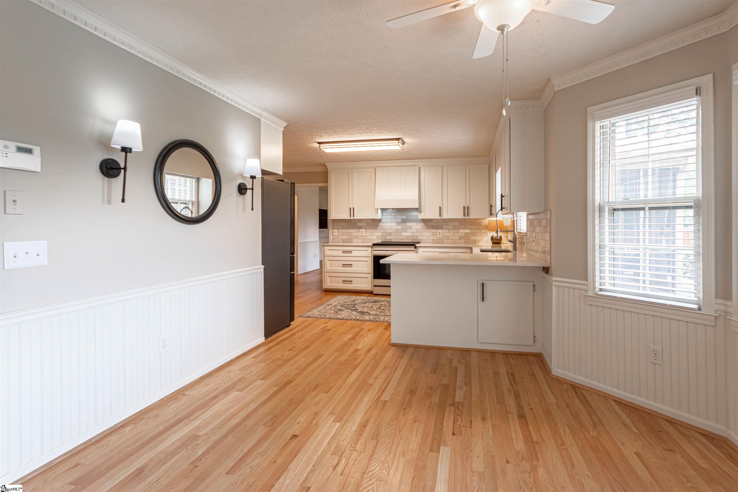 Greer, South Carolina 29650, United States, 4 Bedrooms Bedrooms, ,3 BathroomsBathrooms,Residential,Contingent,200607