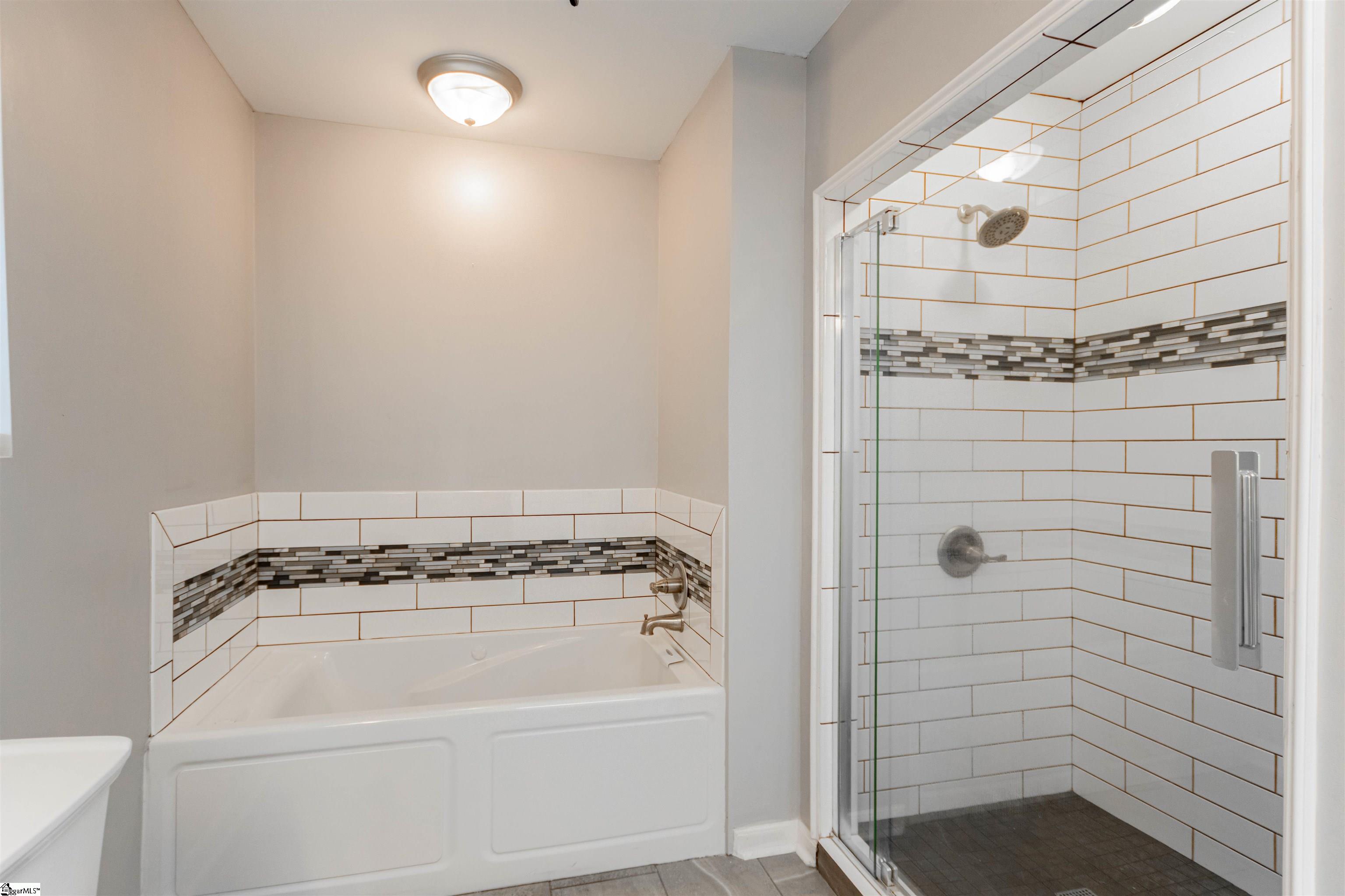 Greer, South Carolina 29650, United States, 4 Bedrooms Bedrooms, ,3 BathroomsBathrooms,Residential,Contingent,200607