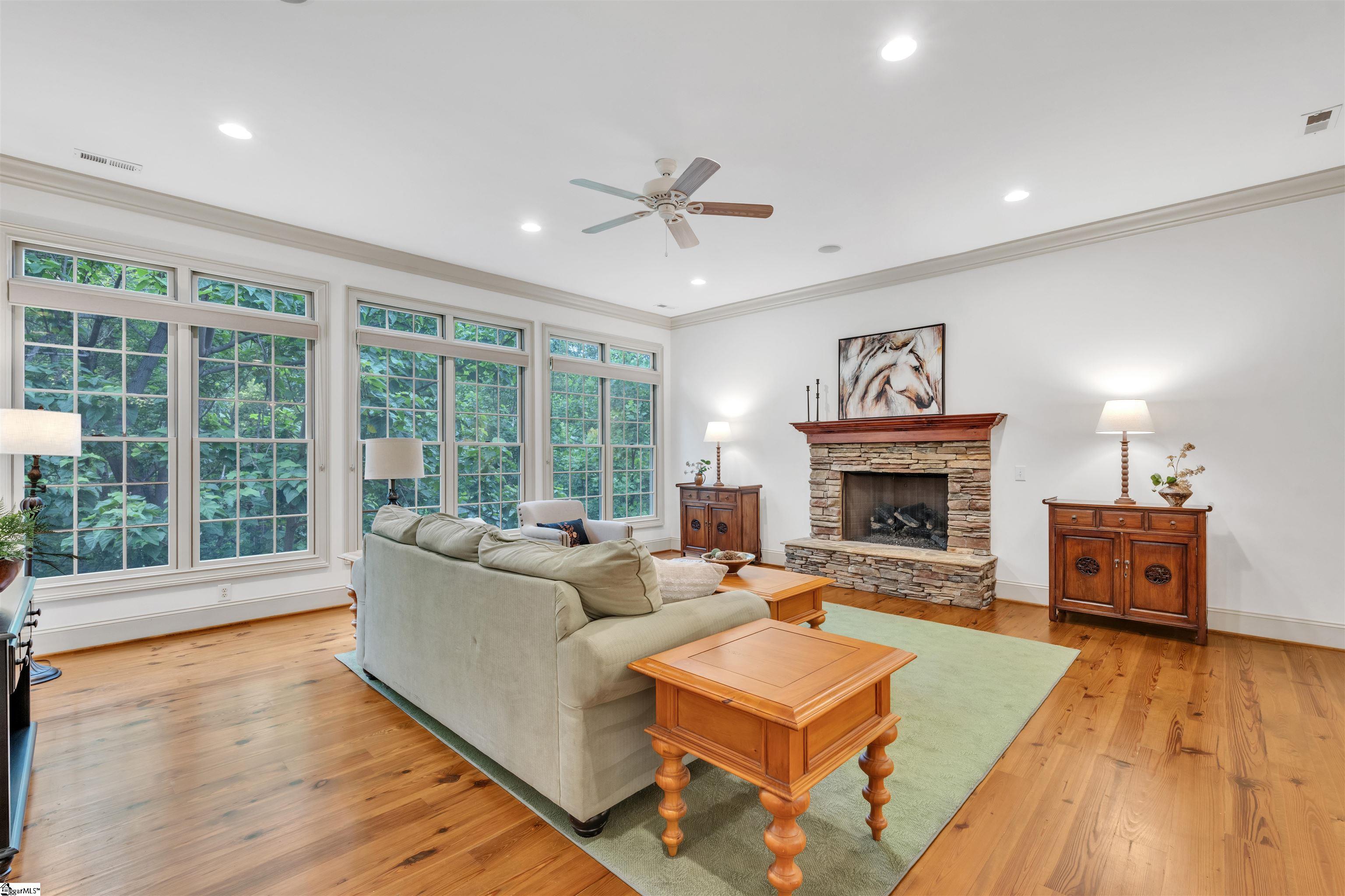 6 Deer Valley Court