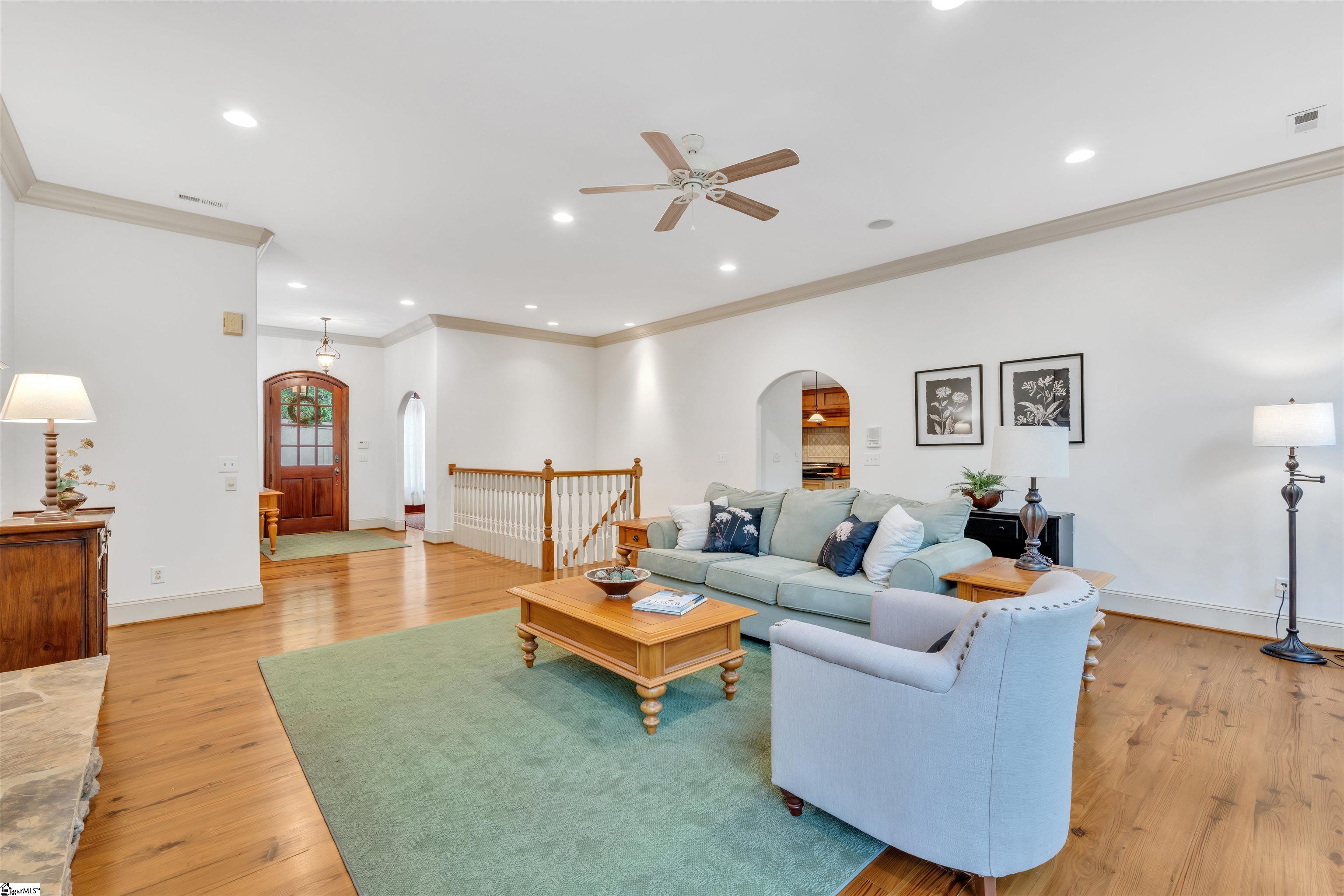 6 Deer Valley Court