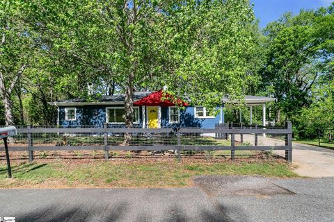 Photo of 117 Patterson Road, Greer, SC 29651 (MLS # 1588646)