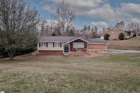 Photo of 1618 E Saluda Lake Road, Greenville, SC 29611 (MLS # 1584364)