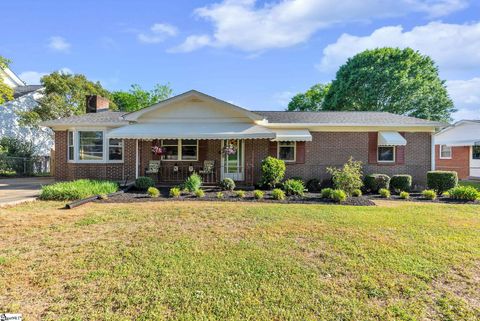 Photo of 117 Alpha Drive, Greenville, SC 29605 (MLS # 1588928)