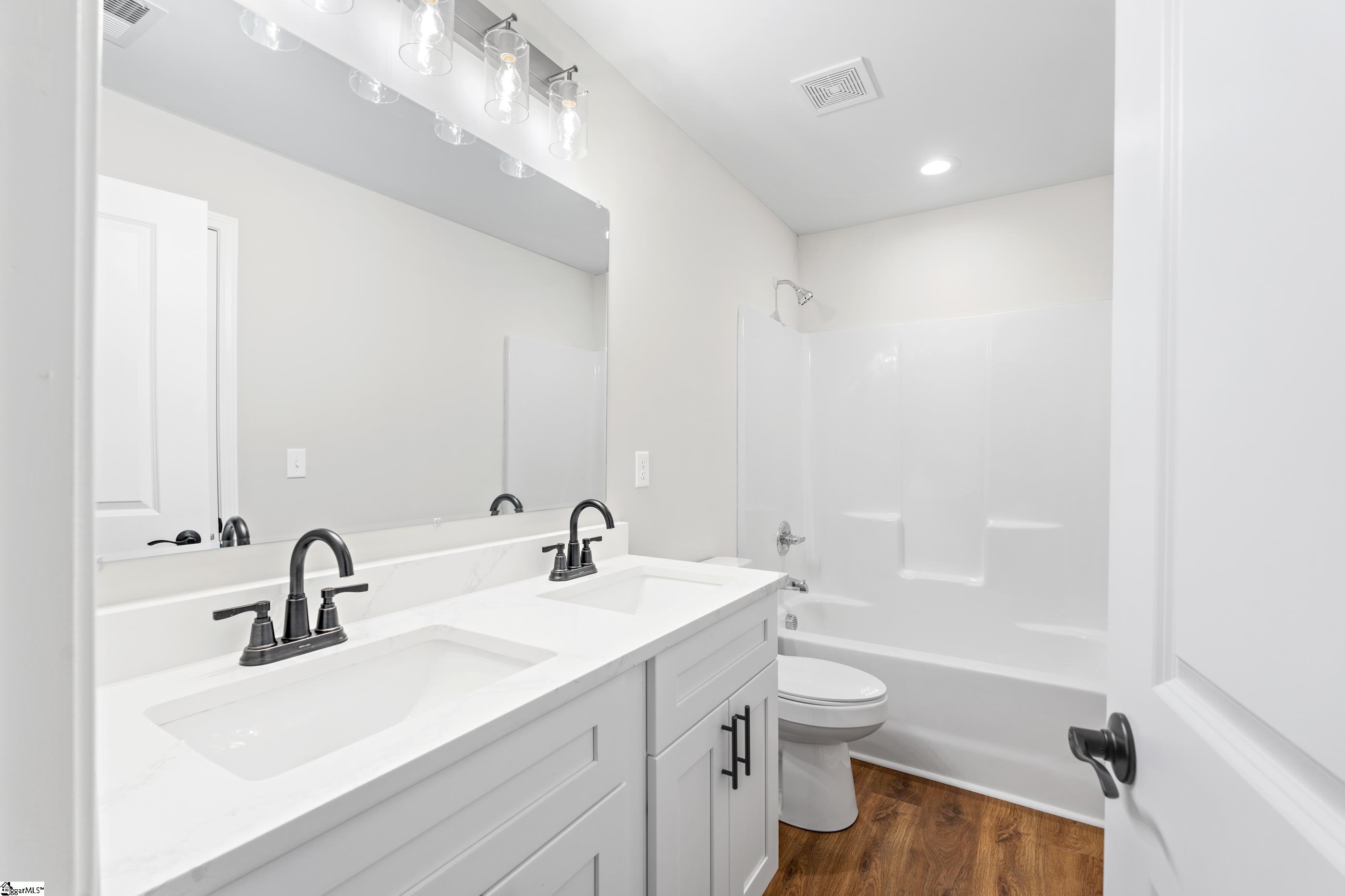 Greenville, South Carolina 29617, United States, 5 Bedrooms Bedrooms, ,4 BathroomsBathrooms,Residential,Active,225258