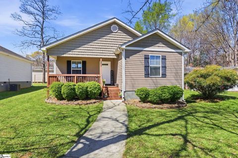 Photo of 207 Ridgeway Drive, Greenville, SC 29607 (MLS # 1585420)
