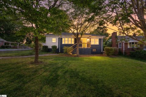 Photo of 2501 Poinsett Highway, Greenville, SC 29609 (MLS # 1588594)