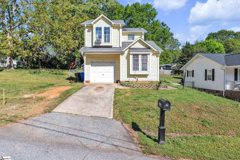 Photo of 203 Lowndes Avenue, Greenville, SC 29607 (MLS # 1588649)