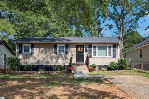 Photo of 130 Everett Street, Spartanburg, SC 29306 (MLS # 1605038)