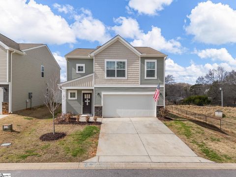 Photo of 1015 Minocqua Road, Spartanburg, SC 29303 (MLS # 1584067)