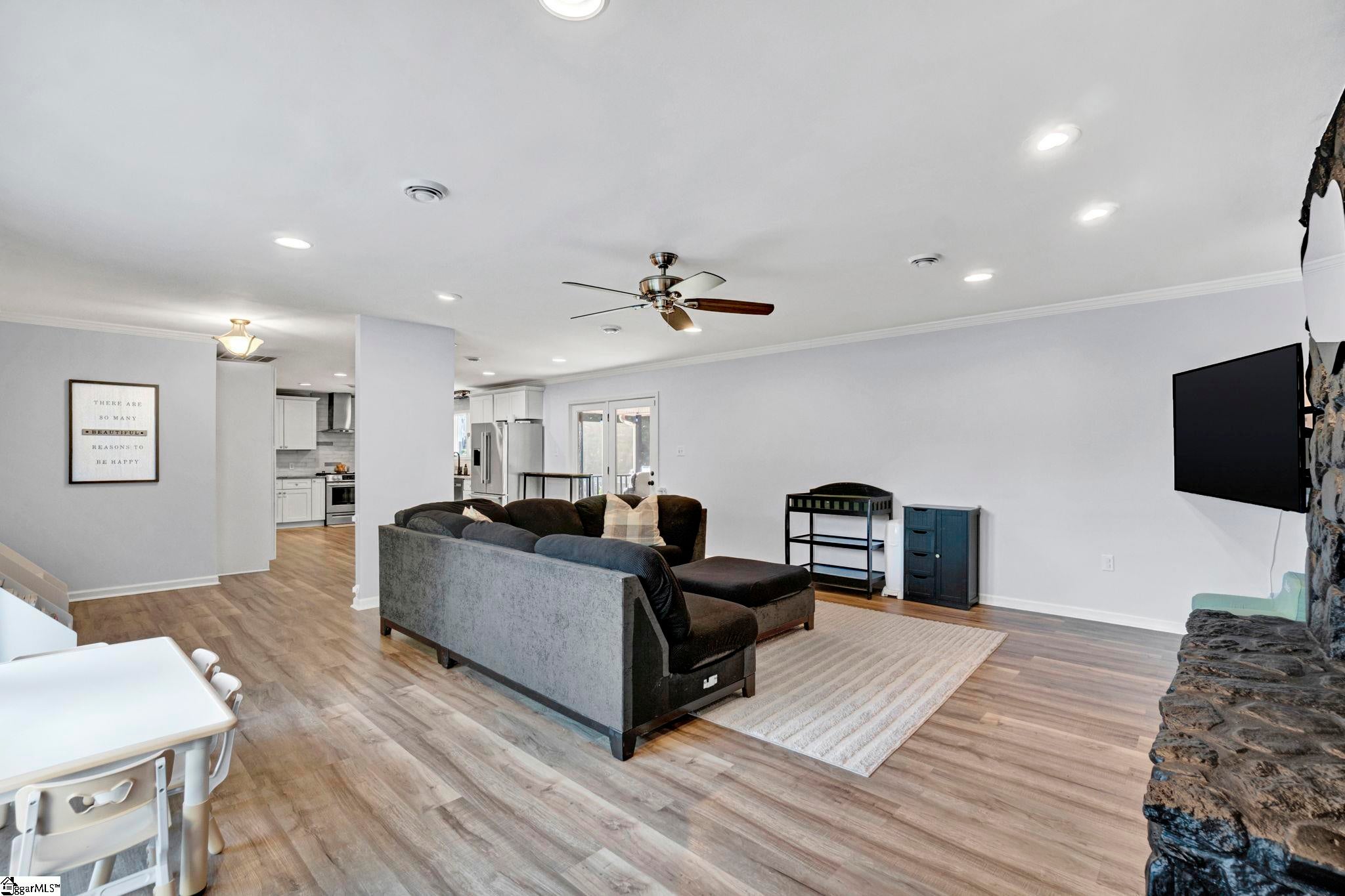 Real Estate Search 2 104 W Croydon Court