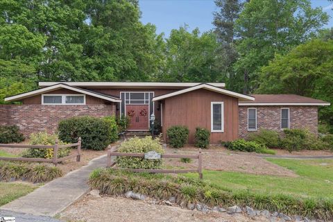 Photo of 105 Derby Lane, Clinton, SC 29325 (MLS # 1589599)