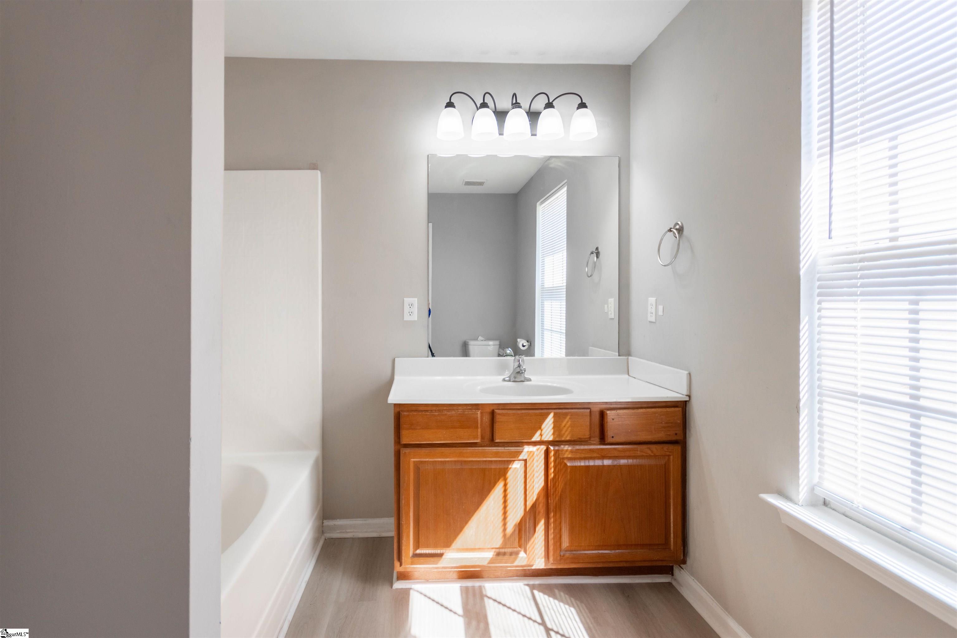 Spartanburg, South Carolina 29301, United States, 3 Bedrooms Bedrooms, ,2 BathroomsBathrooms,Residential,Active,197940