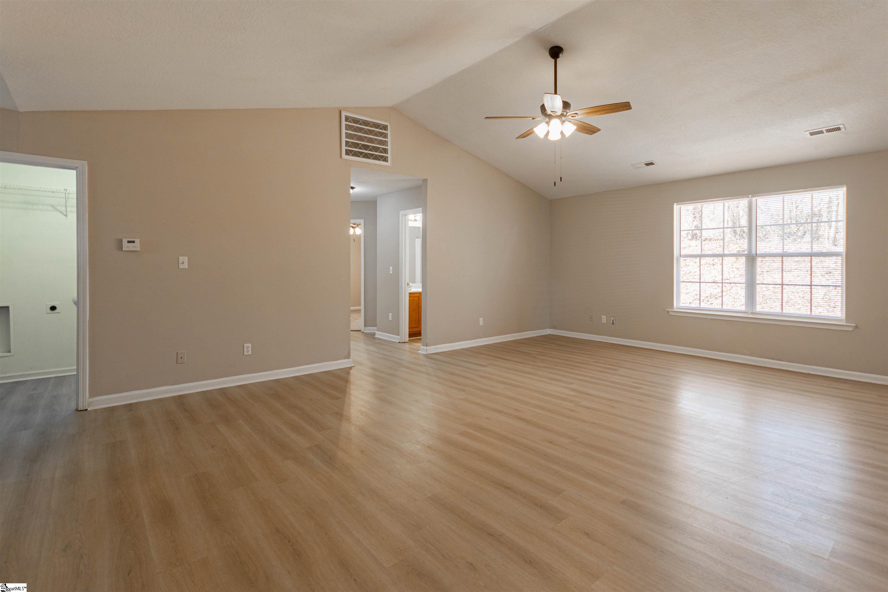 Spartanburg, South Carolina 29301, United States, 3 Bedrooms Bedrooms, ,2 BathroomsBathrooms,Residential,Active,197940