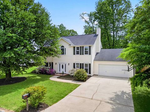 Photo of 8 Twickenham Drive, Greenville, SC 29615 (MLS # 1588581)