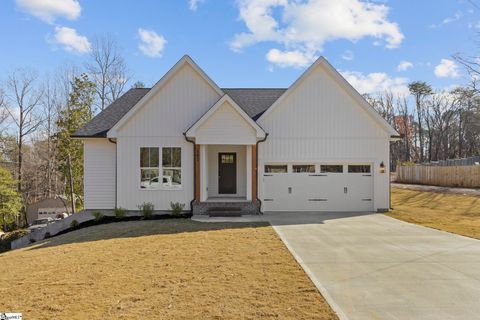 Photo of 102 Millbrook Circle, Taylors, SC 29687 (MLS # 1576592)