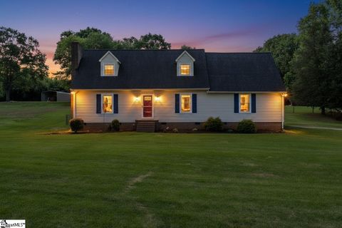 Photo of 15 Hoedad Drive, Fountain Inn, SC 29644 (MLS # 1590184)