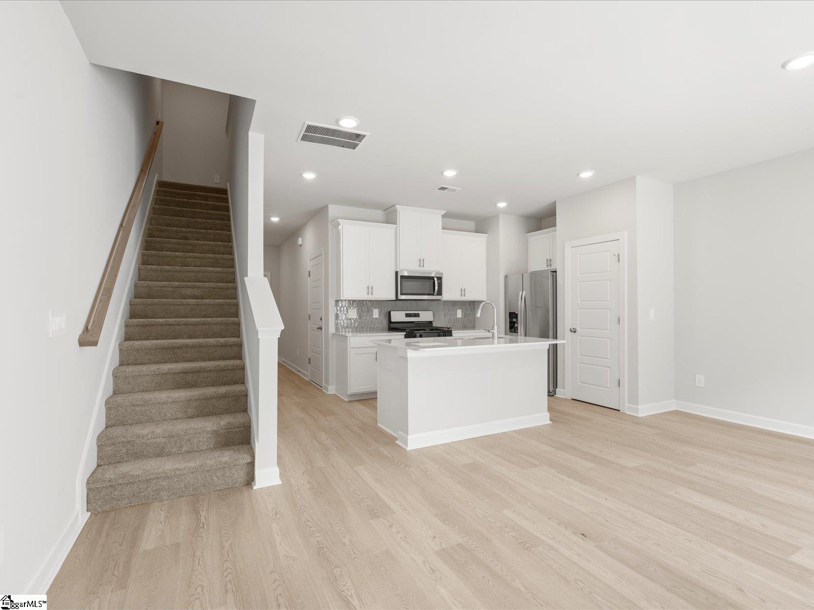 833 Ernest Lane