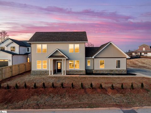 Photo of 224 W Clark Road, Inman, SC 29349 (MLS # 1582227)