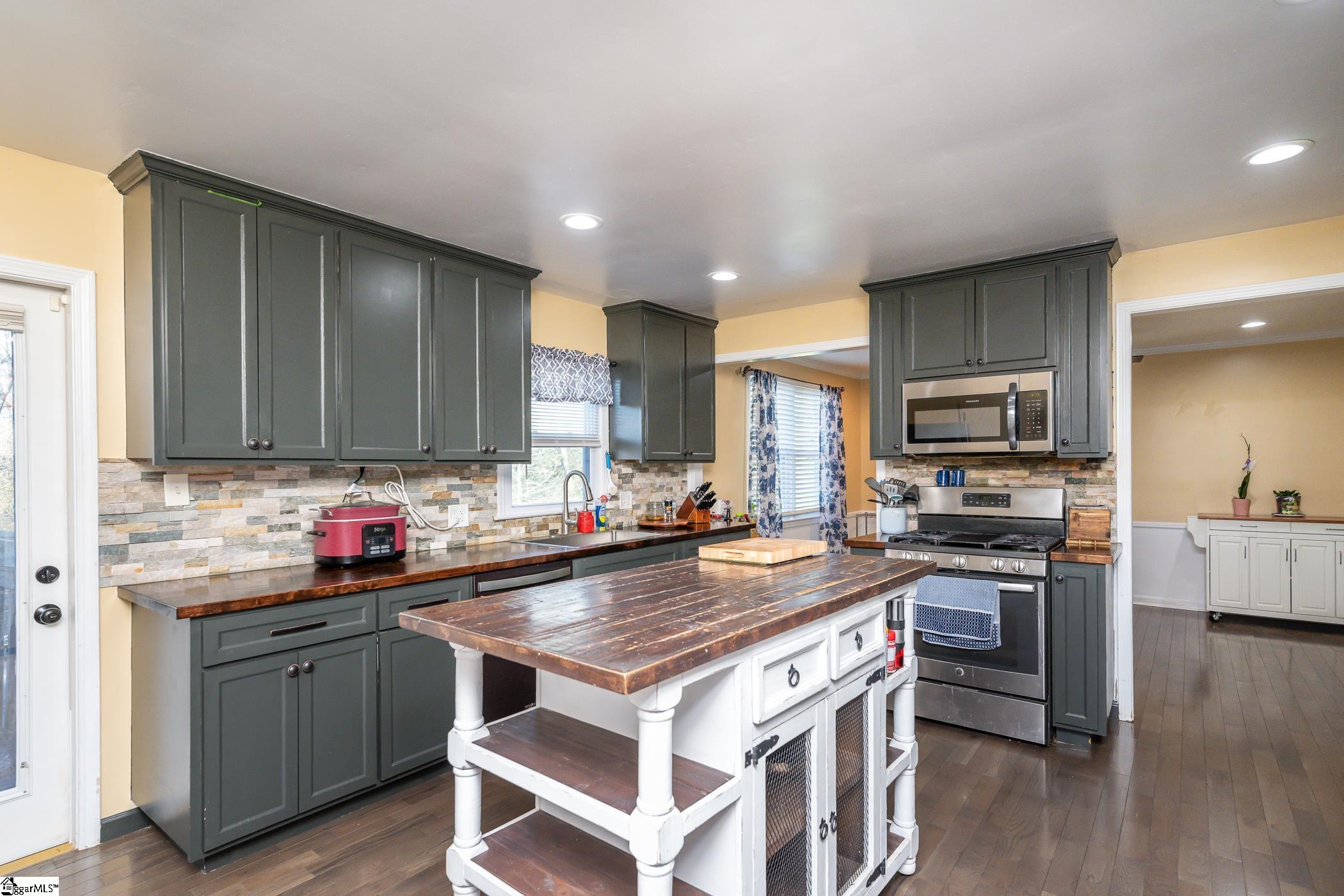 107 Hollibrook Court