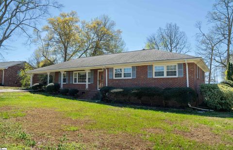 Photo of 105 Ridgeway Road, Spartanburg, SC 29301 (MLS # 1585296)