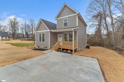 Photo of 193 Dodd Street, Wellford, SC 29385 (MLS # 1577063)
