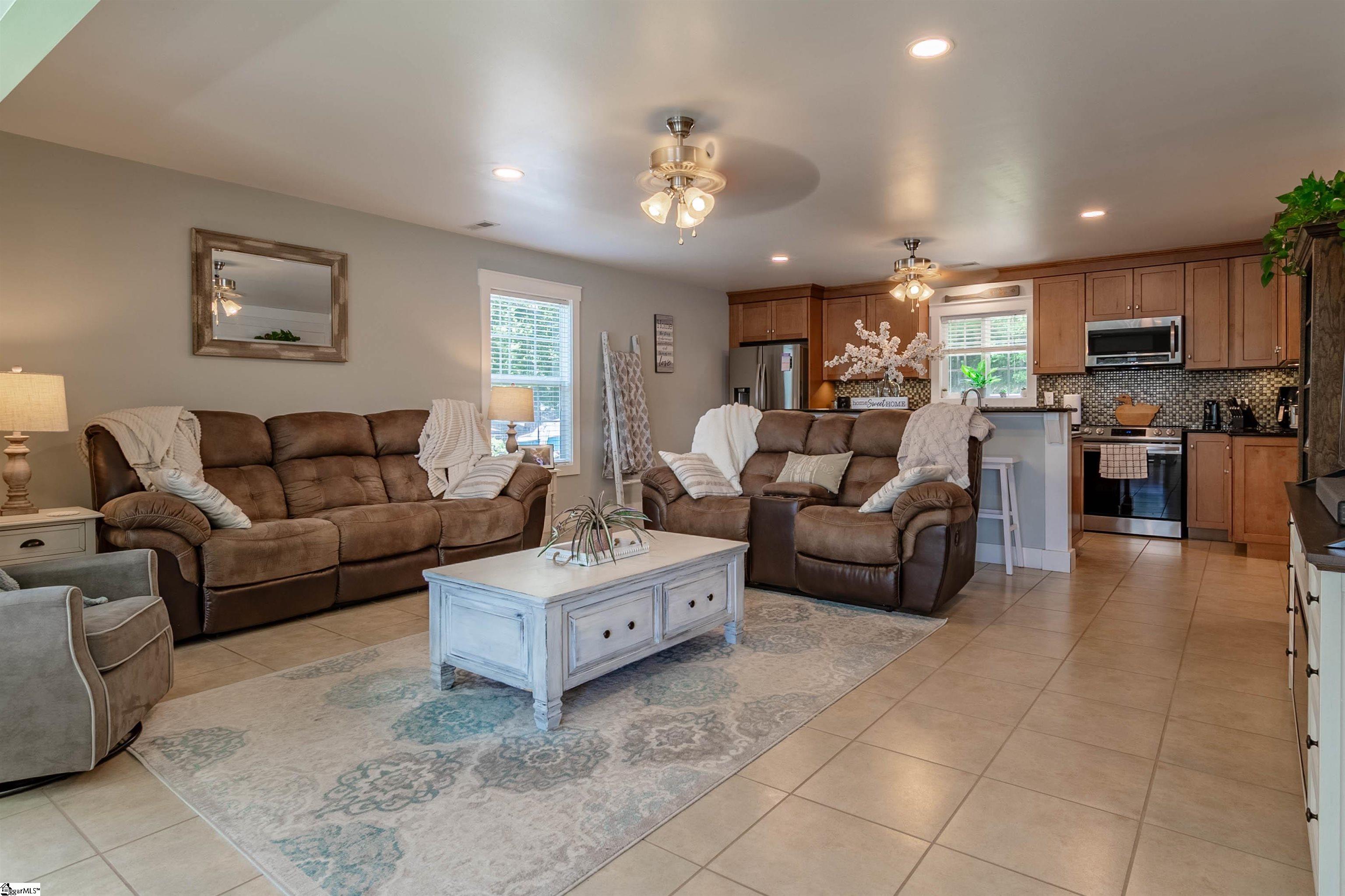 Anderson, South Carolina 29621, United States, 2 Bedrooms Bedrooms, ,2 BathroomsBathrooms,Residential,Active,138092