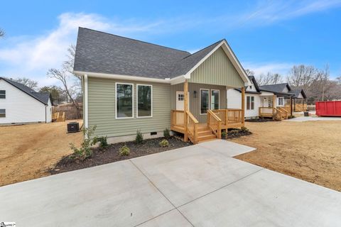 Photo of 181 Dodd Street, Wellford, SC 29385 (MLS # 1577064)