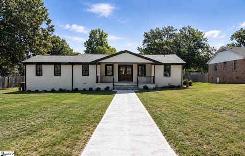Photo of 204 Woodfield Avenue, Fountain Inn, SC 29644 (MLS # 1592316)