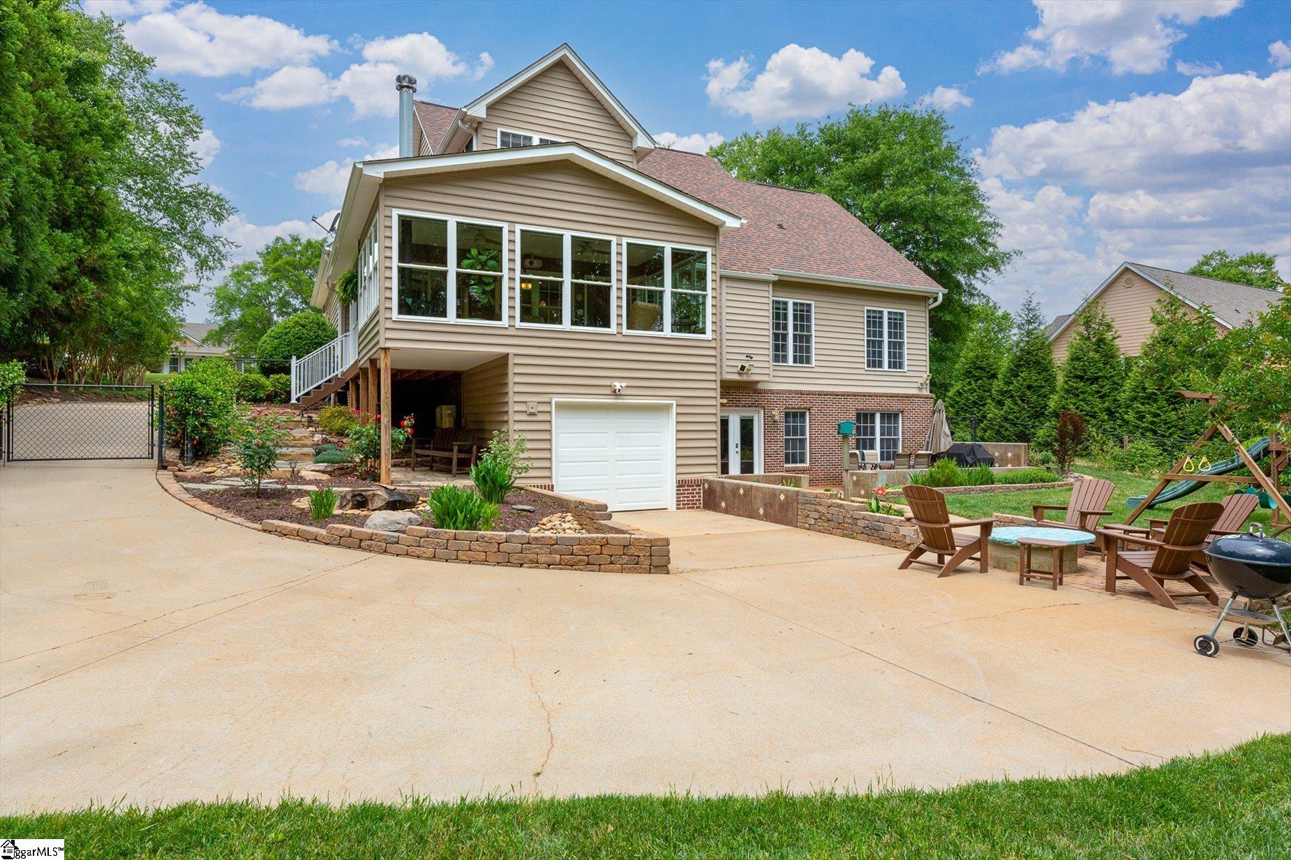 467 Sunset Pointe Drive