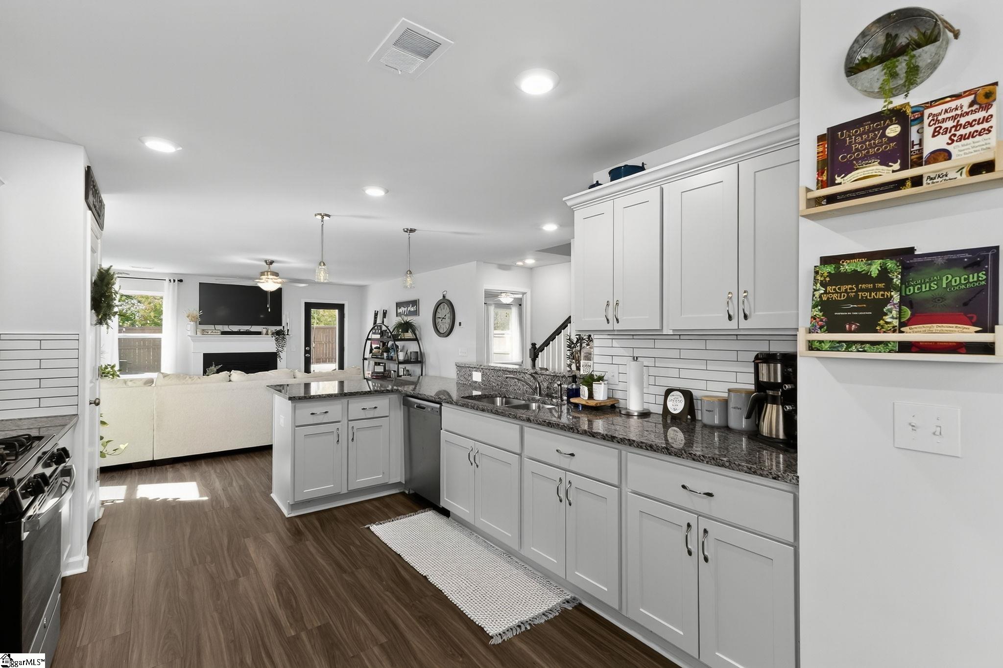 Easley, South Carolina 29640, United States, 4 Bedrooms Bedrooms, ,3 BathroomsBathrooms,Residential,Active,221499