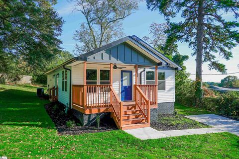 Photo of 4 Thrift Street, Greenville, SC 29609 (MLS # 1581896)