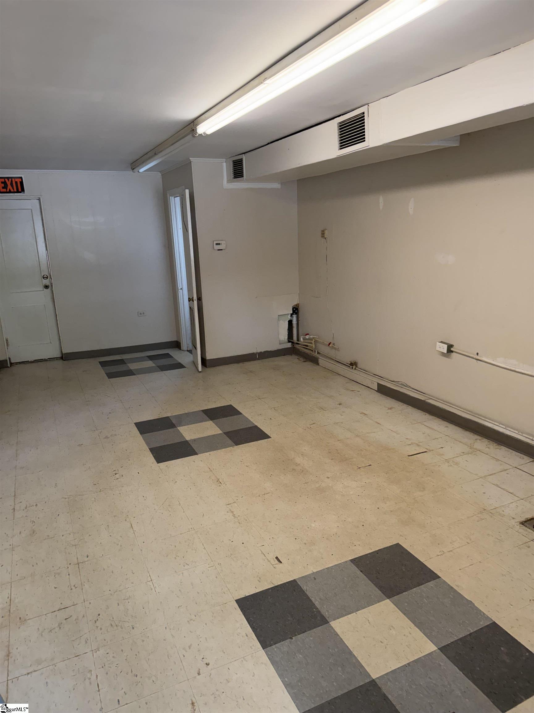 131/133 W Main Street