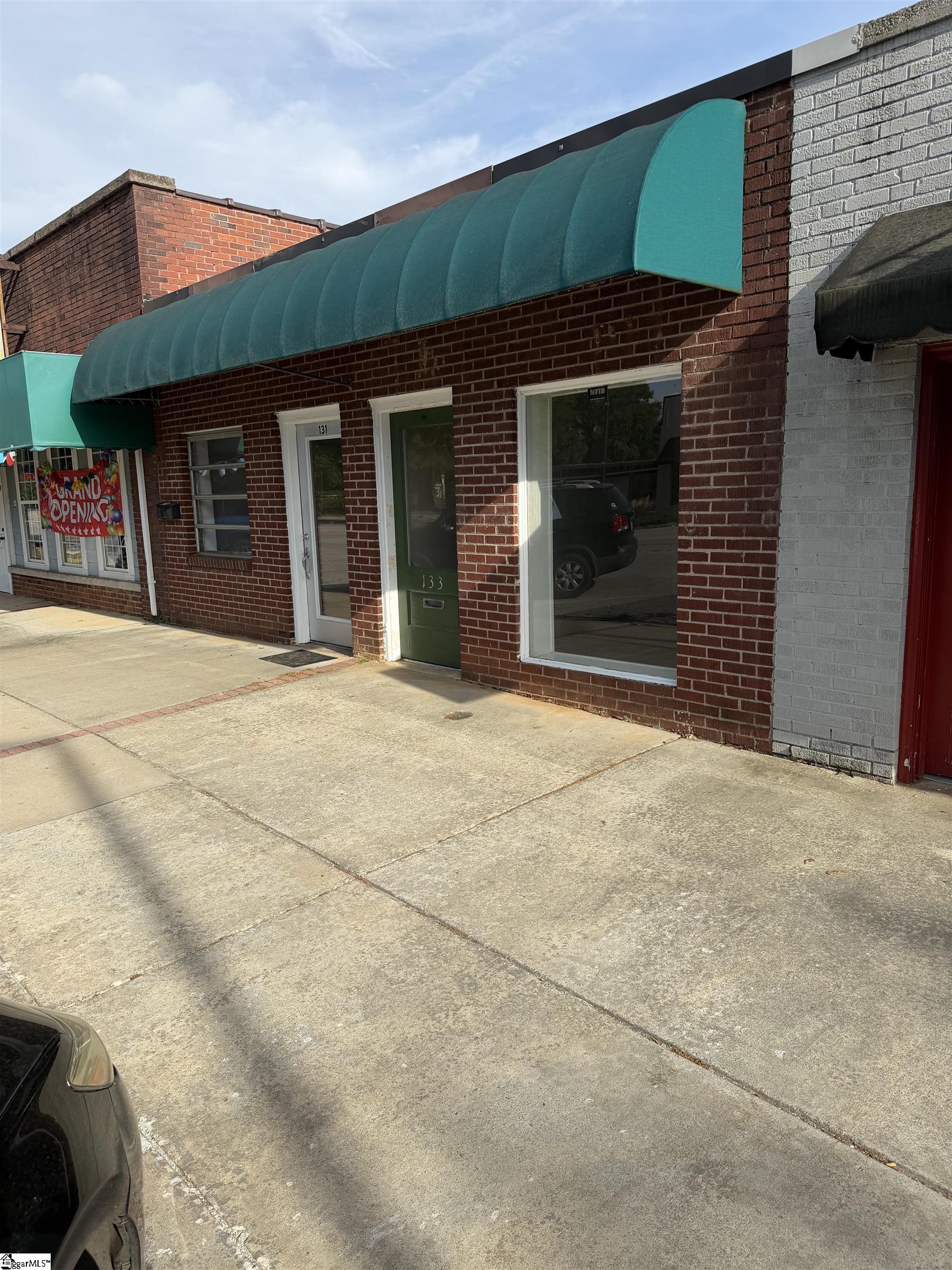 131/133 W Main Street