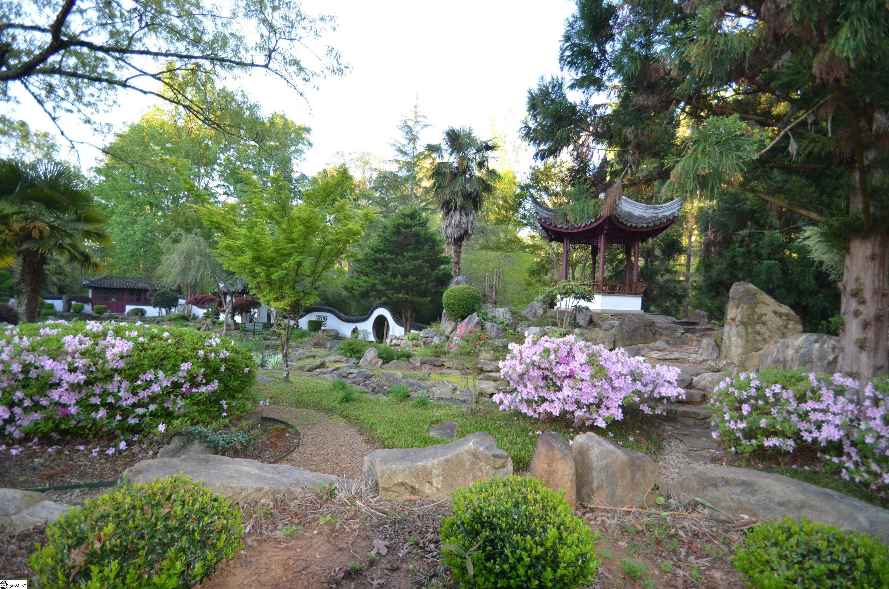 380 Montagu Drive