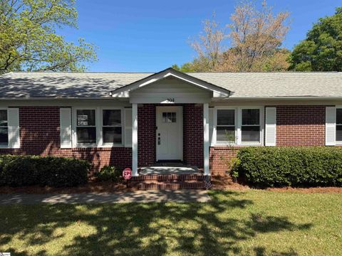 Photo of 304 Pine Knoll Drive, Greenville, SC 29609 (MLS # 1587653)