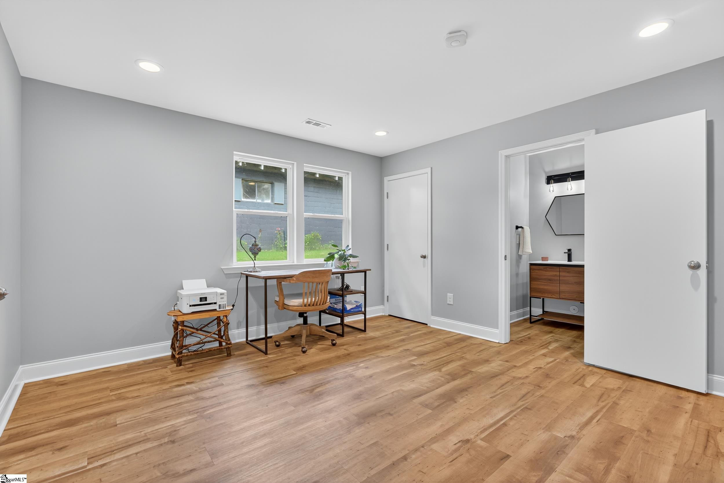 Greenville, South Carolina 29609, United States, 4 Bedrooms Bedrooms, ,4 BathroomsBathrooms,Residential,Active,191890