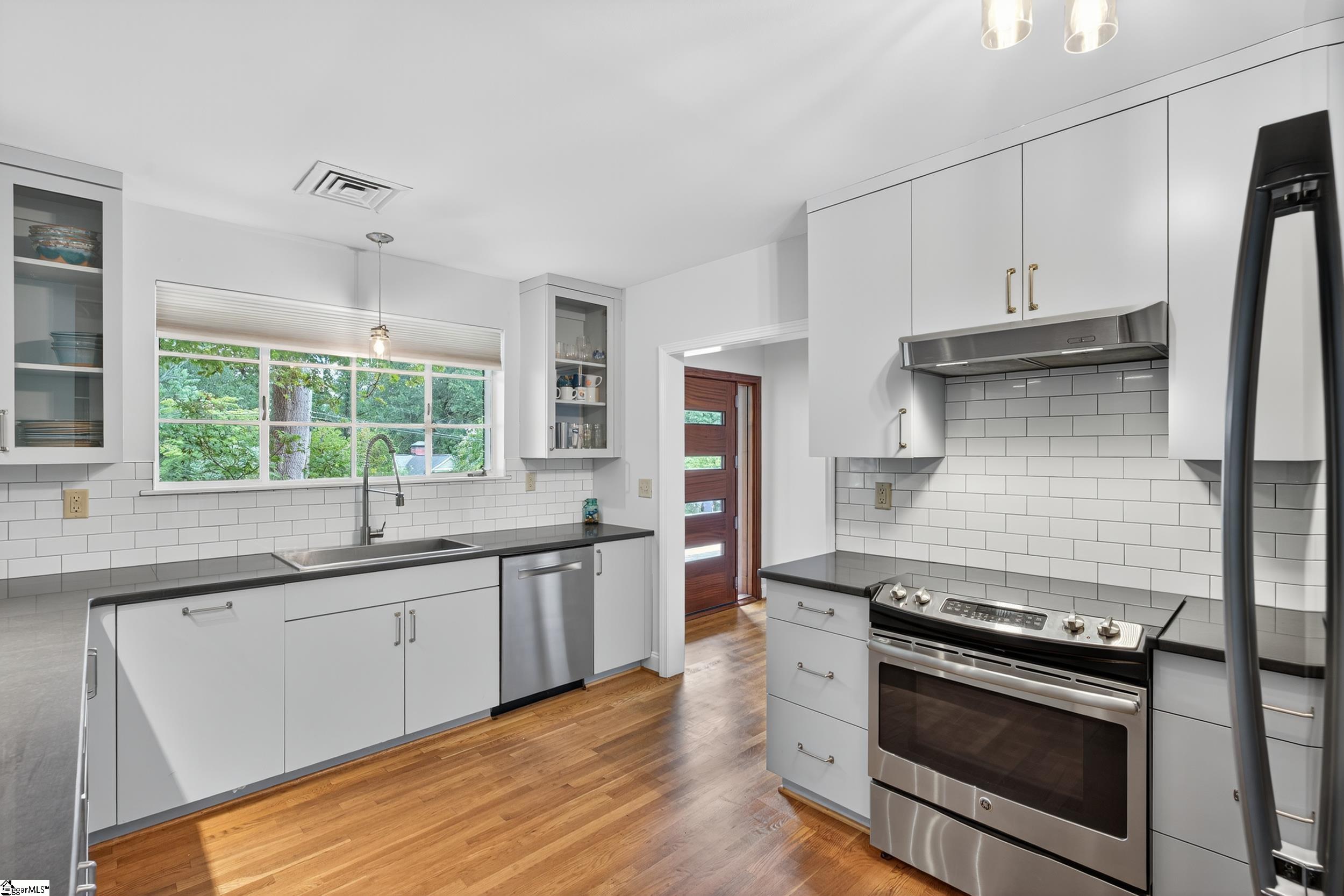 Greenville, South Carolina 29609, United States, 4 Bedrooms Bedrooms, ,4 BathroomsBathrooms,Residential,Active,191890