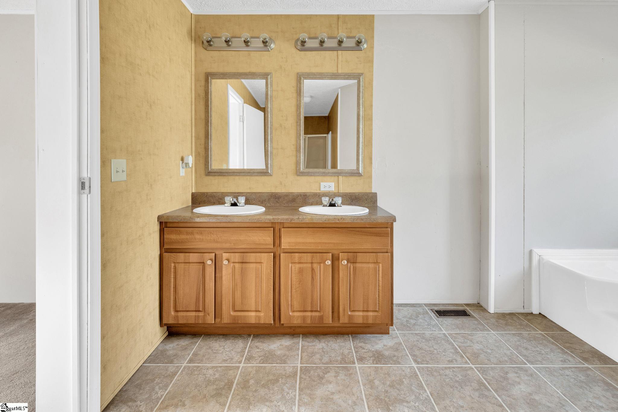 Seneca, South Carolina 29678, United States, 3 Bedrooms Bedrooms, ,2 BathroomsBathrooms,Residential,Contingent,116181