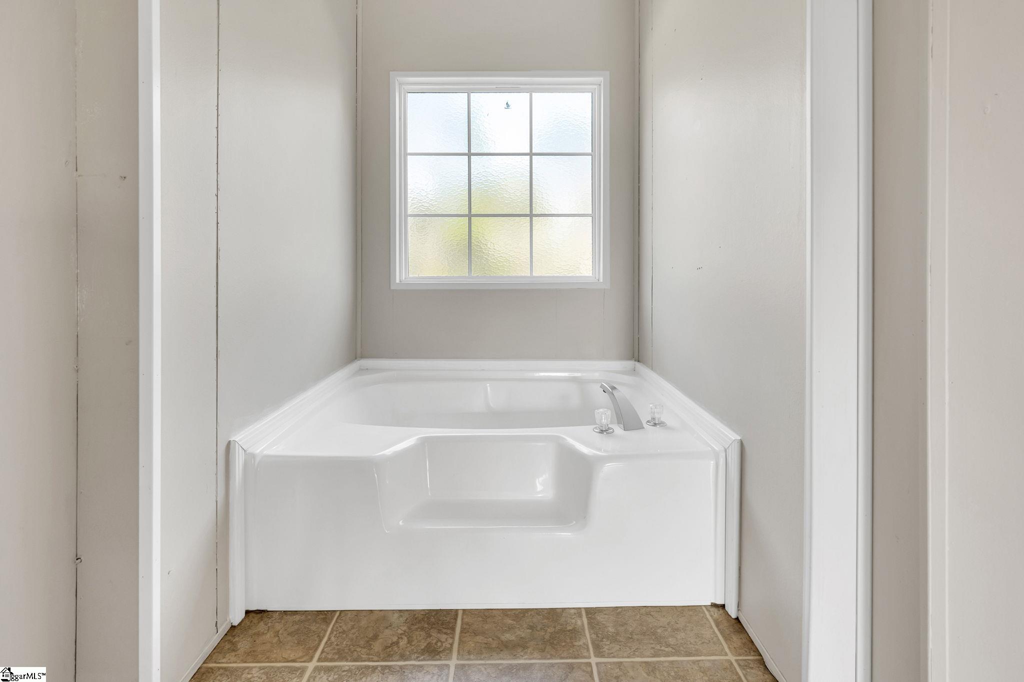 Seneca, South Carolina 29678, United States, 3 Bedrooms Bedrooms, ,2 BathroomsBathrooms,Residential,Contingent,116181